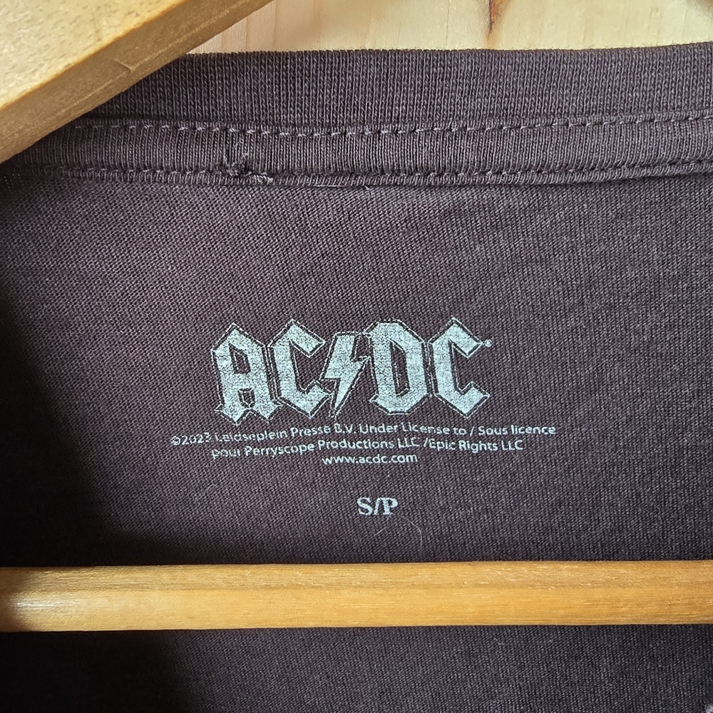 AC/DC Plug Me In Black Red T Shirt Womens Small - Picture 5 of 6